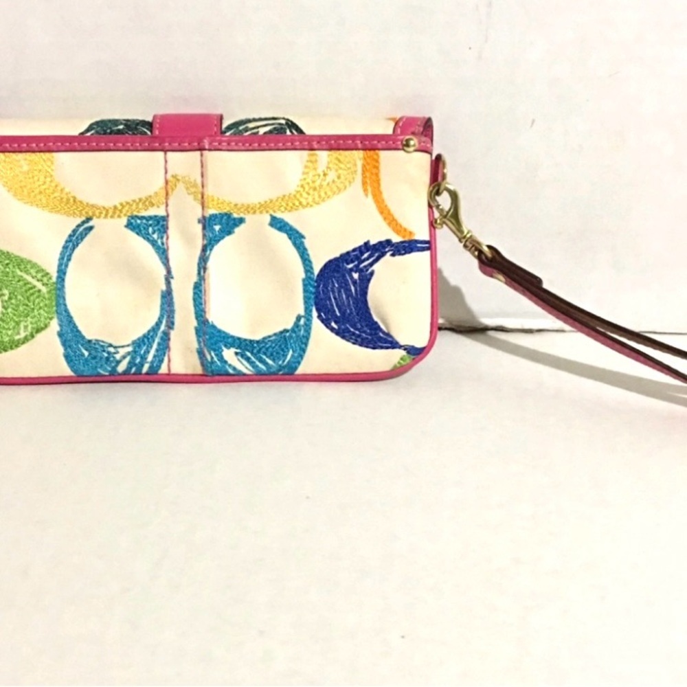 Coach vintage CC signature print canvas wristlet with gold tone hardware - Picture 2 of 5